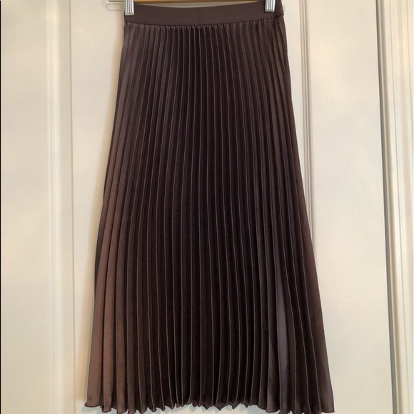 High waist pleated skirt. Size XS. By H&M - Picture 1 of 2